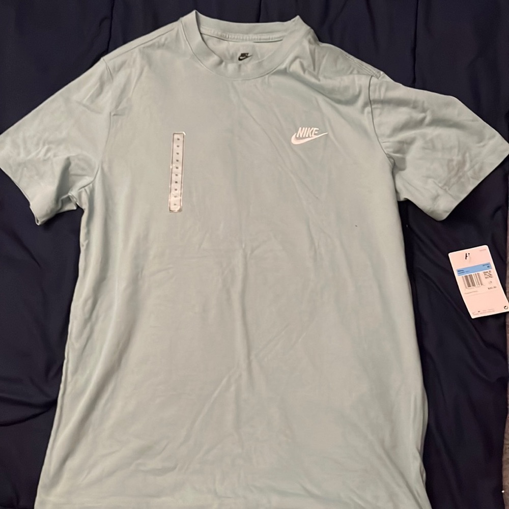 Nike men’s sportswear club T-Shirt size M